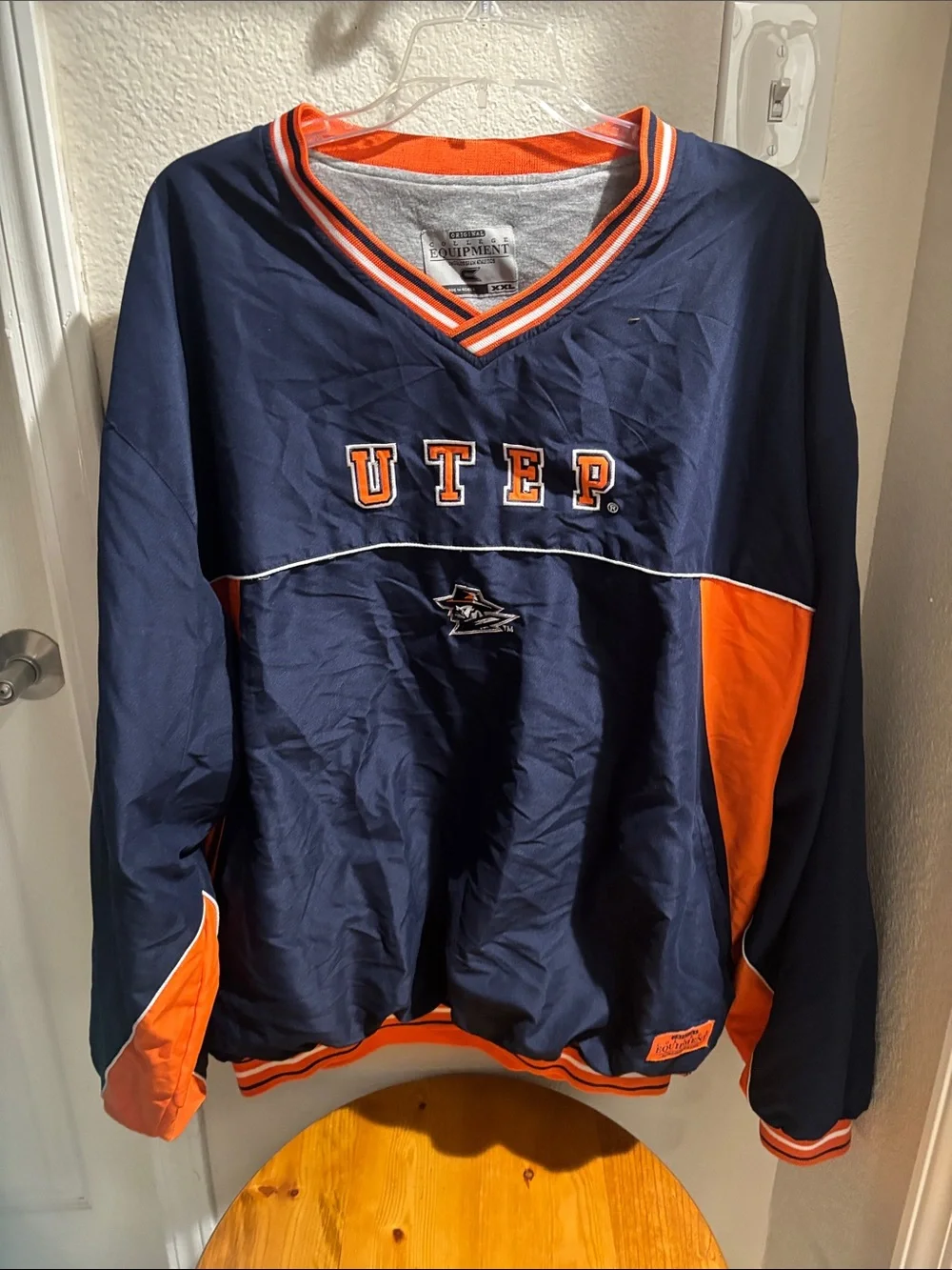 College Equipment UTEP Navy and Orange Pullover Windbreaker XXL